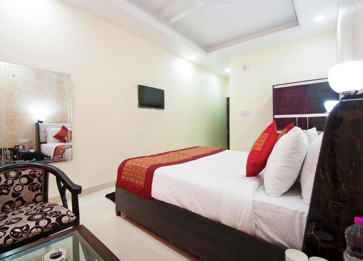 ניו דלהי The Alpino Hotel מראה חיצוני תמונה