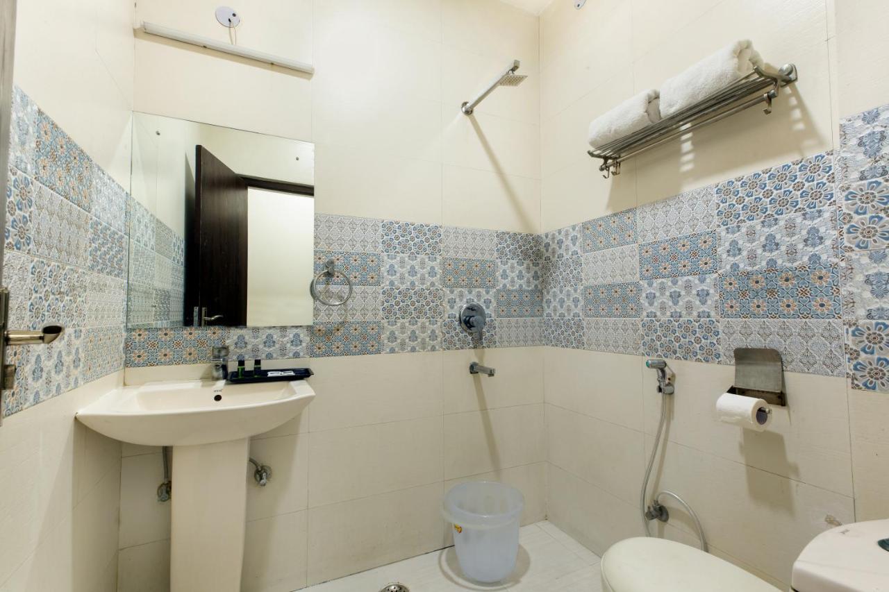 ניו דלהי The Alpino Hotel מראה חיצוני תמונה