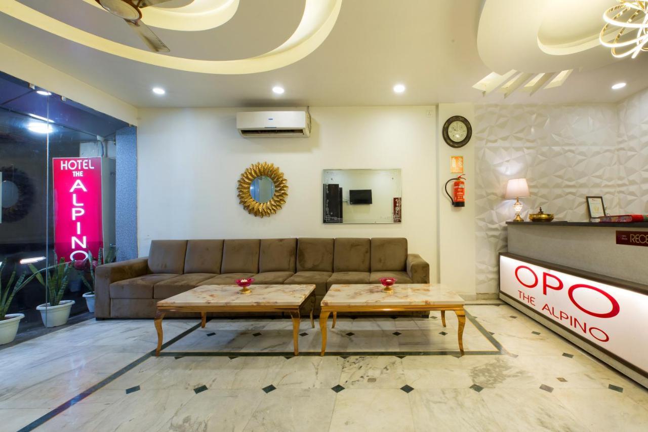 ניו דלהי The Alpino Hotel מראה חיצוני תמונה