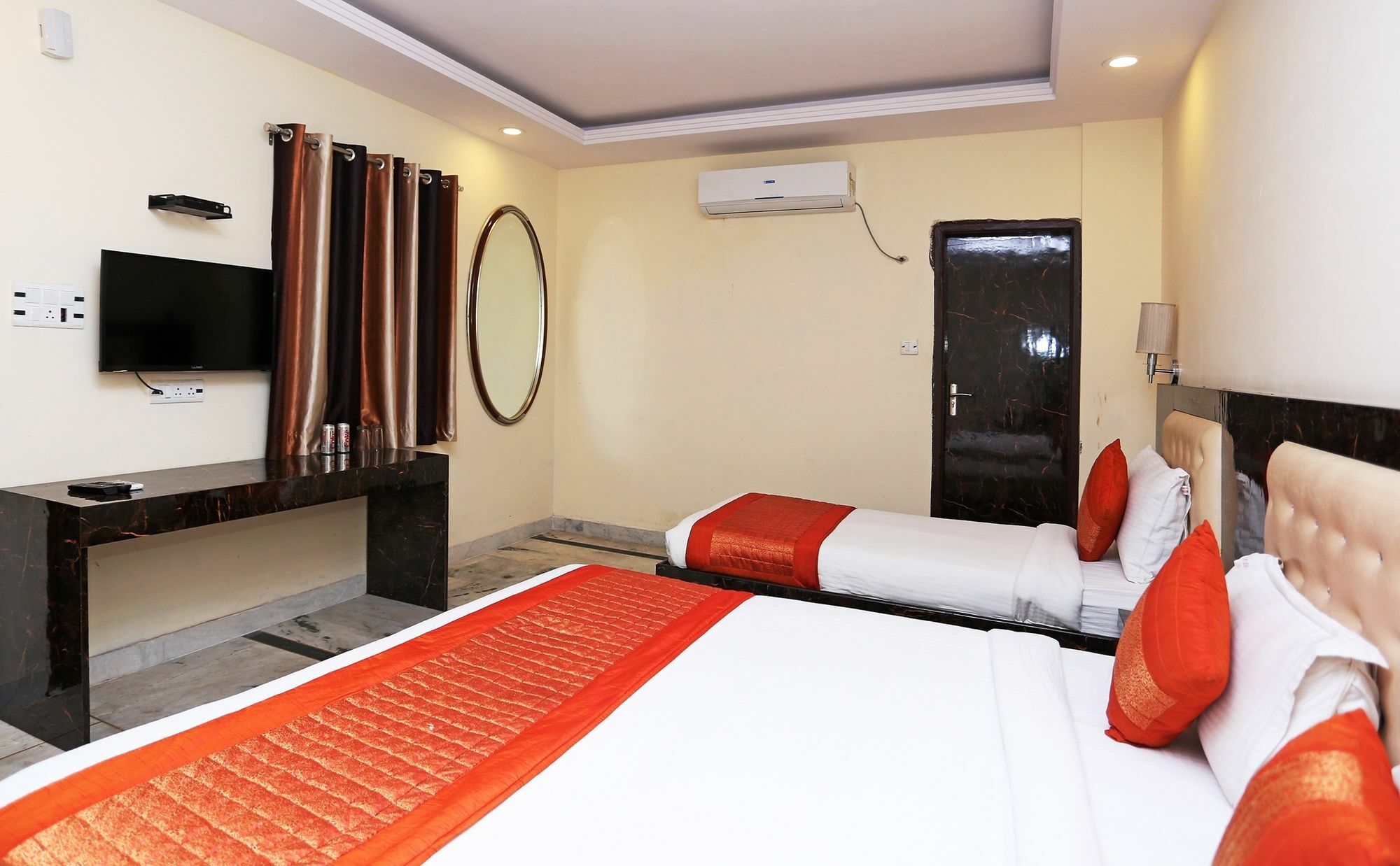 ניו דלהי The Alpino Hotel מראה חיצוני תמונה