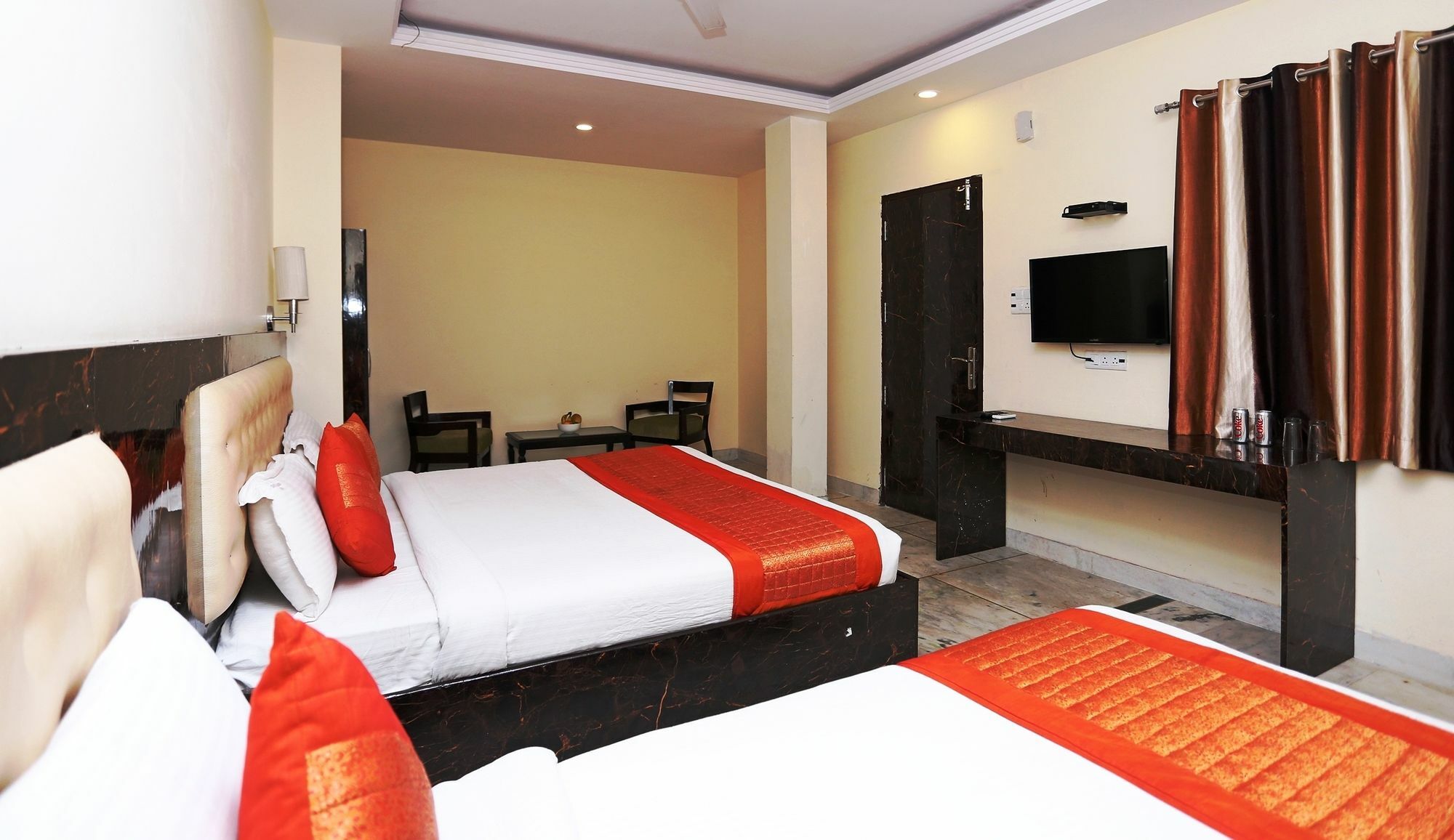 ניו דלהי The Alpino Hotel מראה חיצוני תמונה