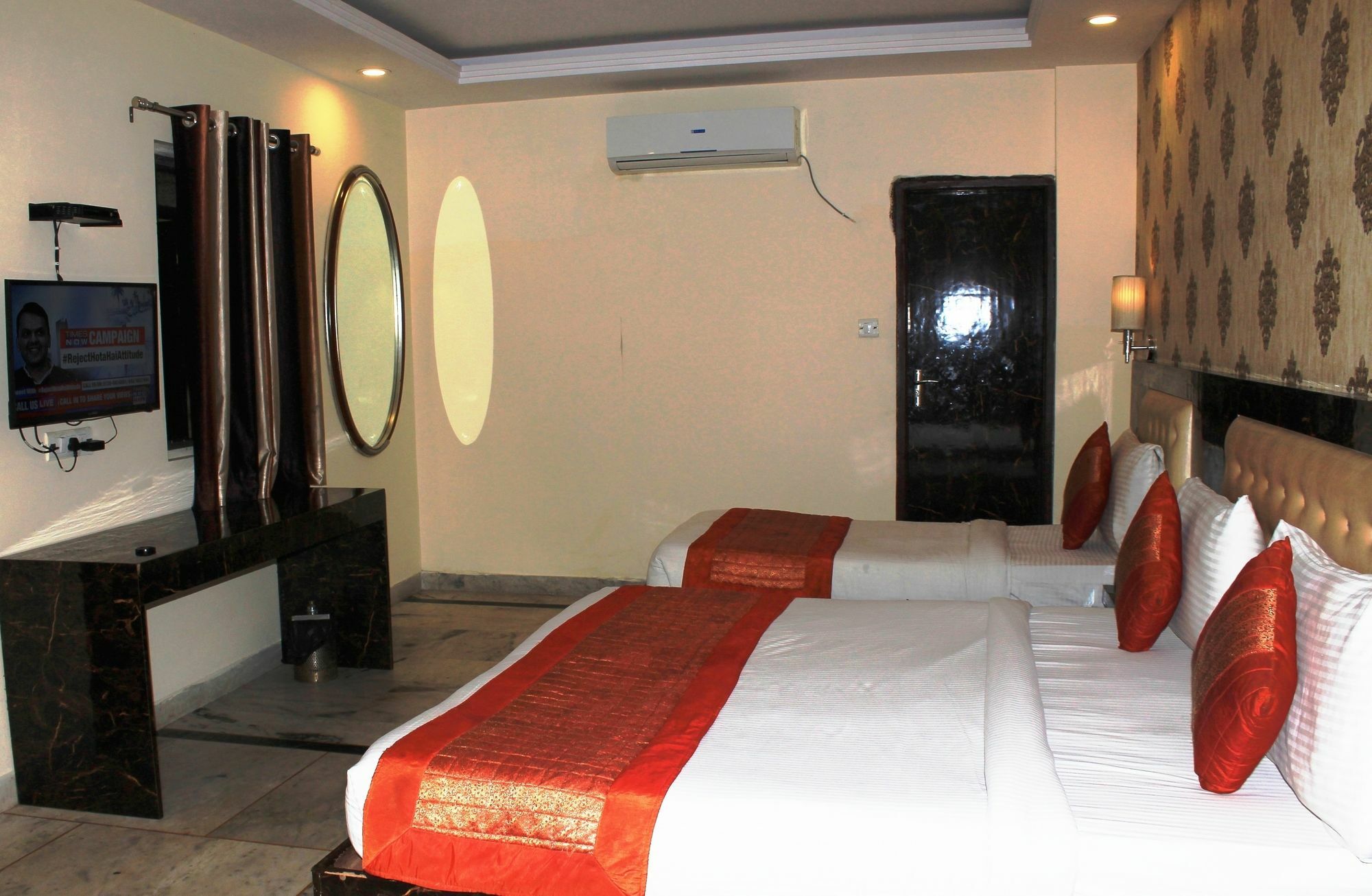 ניו דלהי The Alpino Hotel מראה חיצוני תמונה
